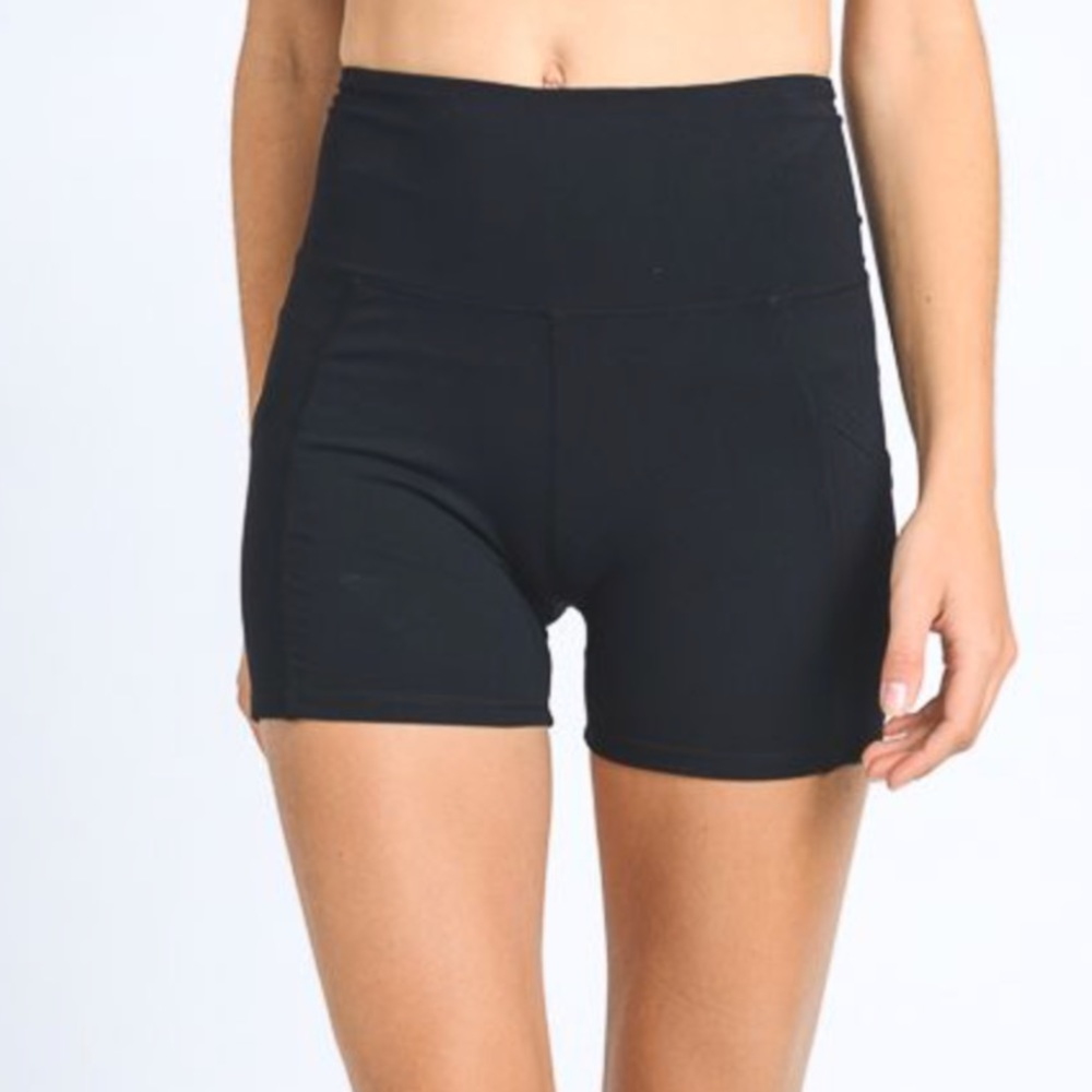 LAST LARGE ✨High waisted black shorts!